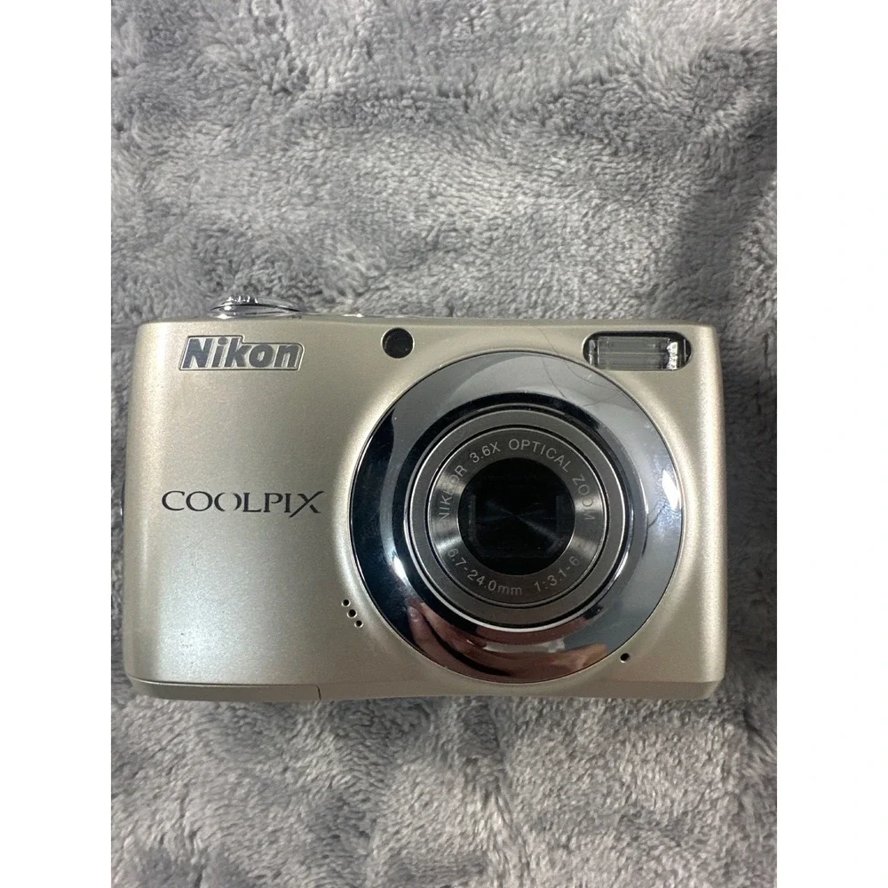 Two Nikon Coolpix L22 Digital Cameras faulty battery cover on both PARTS ONLY